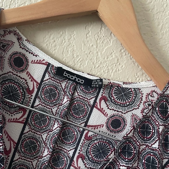 NWOT Boohoo Ivory & Maroon Ornate Aztec Tassel Flutter Sleeve Mini Dress - Picture 7 of 12